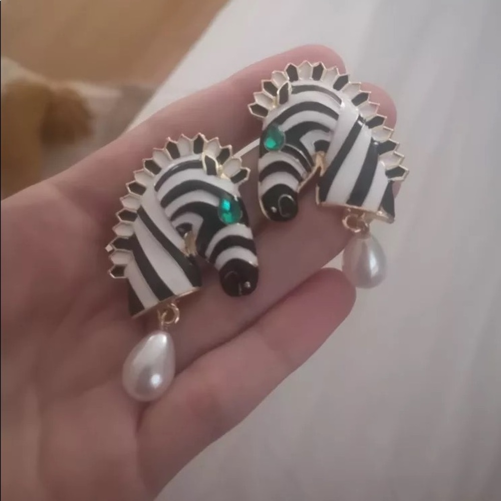 Zara Zebra Chunky Chandelier Gold Black  Earrings - Picture 10 of 16